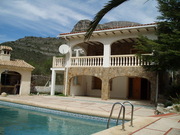 Семикомнатная вилла с бассейном в Валенсии