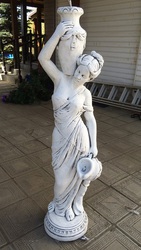 Садовая скульптура из бетона Гречанка