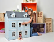 Игровые кукольные домики и мебель к ним.