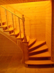 Лестница из дерева - украшение вашего дома.