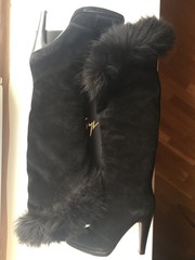 Ботфорты сапоги новые ferre италия 39 размер черные замша мех енот на 