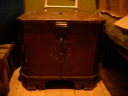 Продам старинный сейф